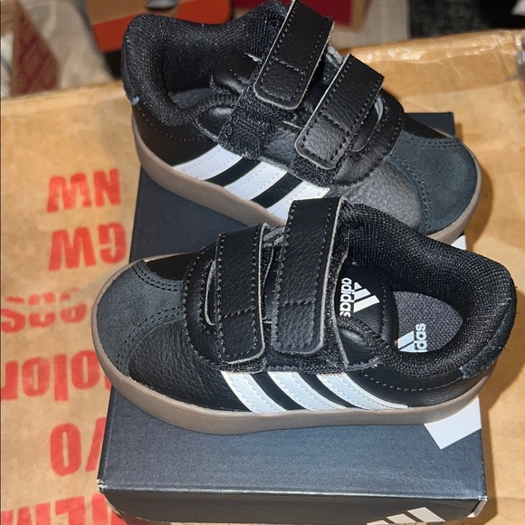 Adidas - Picture 3 of 6